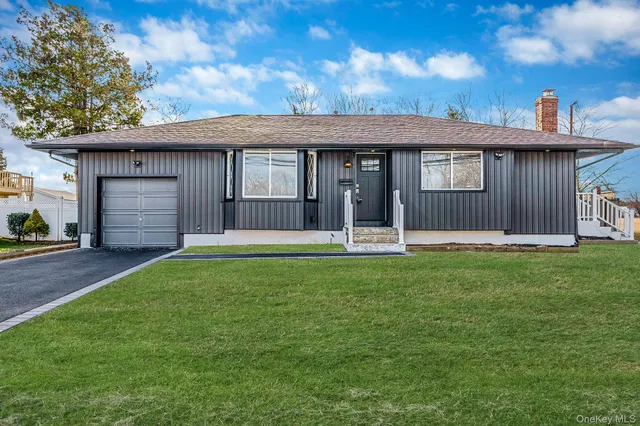 $749,999 | 20 Bowling Lane, Deer Park, NY 11729