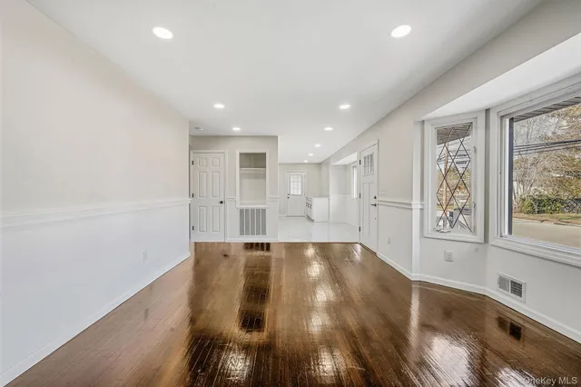 $749,999 | 20 Bowling Lane, Deer Park, NY 11729