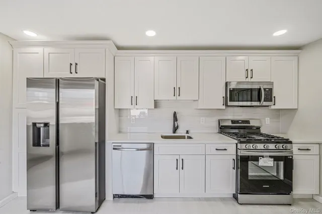 $749,999 | 20 Bowling Lane, Deer Park, NY 11729