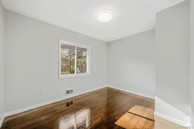 $749,999 | 20 Bowling Lane, Deer Park, NY 11729