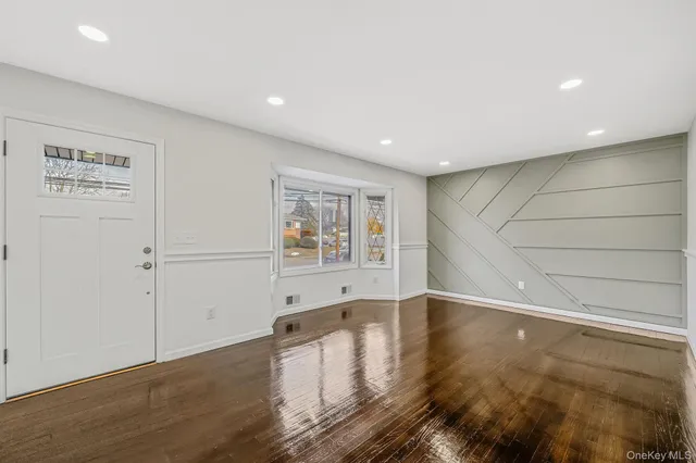 $749,999 | 20 Bowling Lane, Deer Park, NY 11729