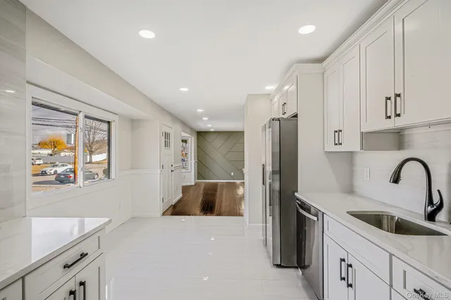 $749,999 | 20 Bowling Lane, Deer Park, NY 11729