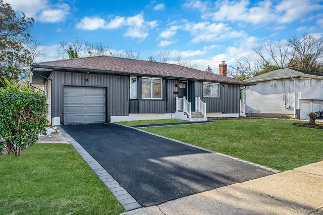 $749,999 | 20 Bowling Lane, Deer Park, NY 11729