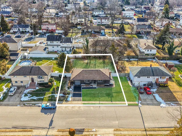 $749,999 | 20 Bowling Lane, Deer Park, NY 11729