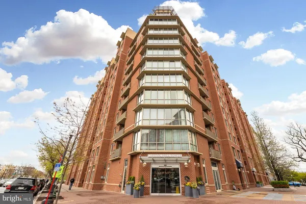 $2,985 | 1000 New Jersey Avenue Southeast, Unit 728, Washington, DC 20003