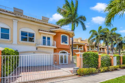 $899,000 | 903 Northeast 17th Way, Unit 104, Fort Lauderdale, FL 33304