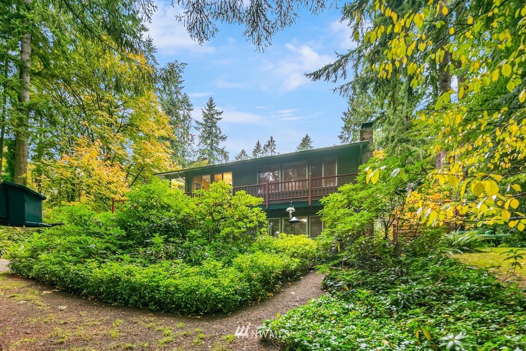 11709 Southwest Shawnee Road Vashon, WA 98070 - Photo 2 of 36 Gallery Image 2