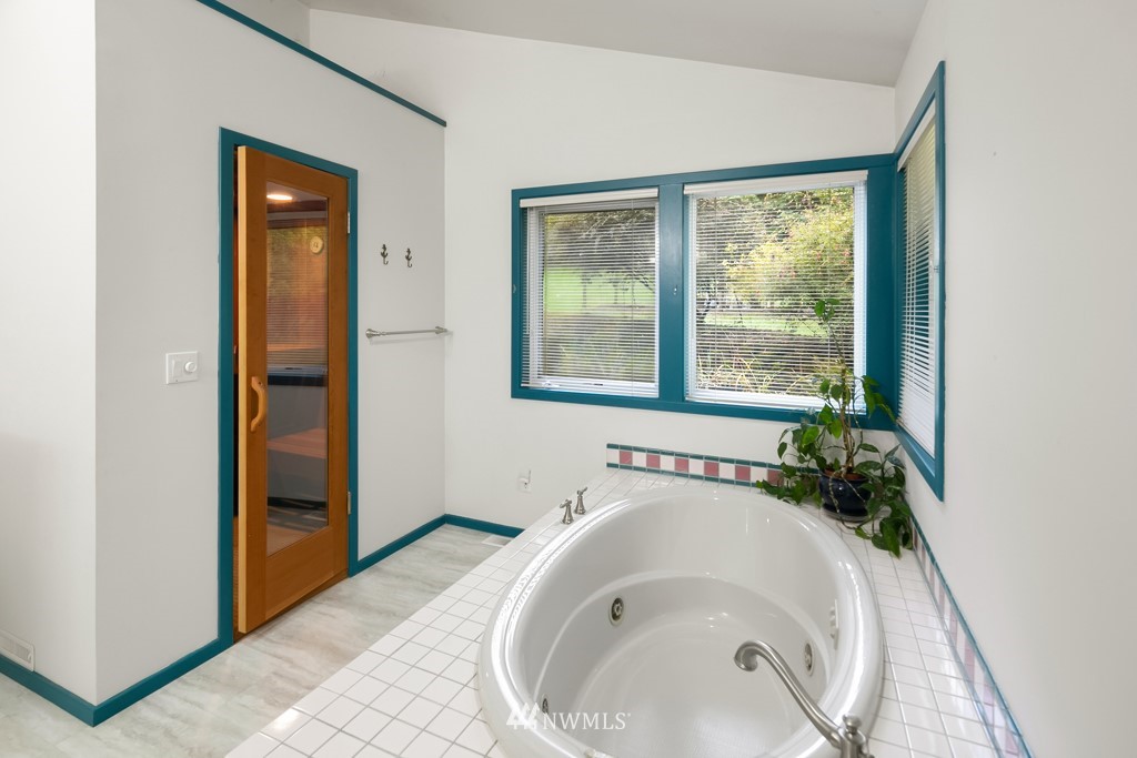 11709 Southwest Shawnee Road Vashon, WA 98070 - Photo 14 of 36 Gallery Image 14
