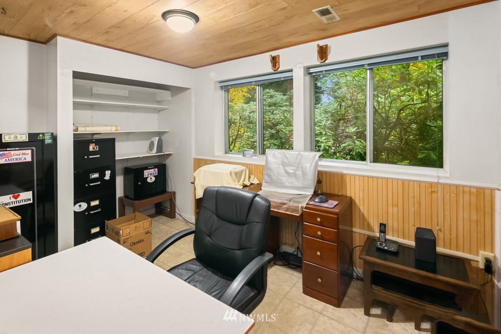 11709 Southwest Shawnee Road Vashon, WA 98070 - Photo 18 of 36 Gallery Image 18