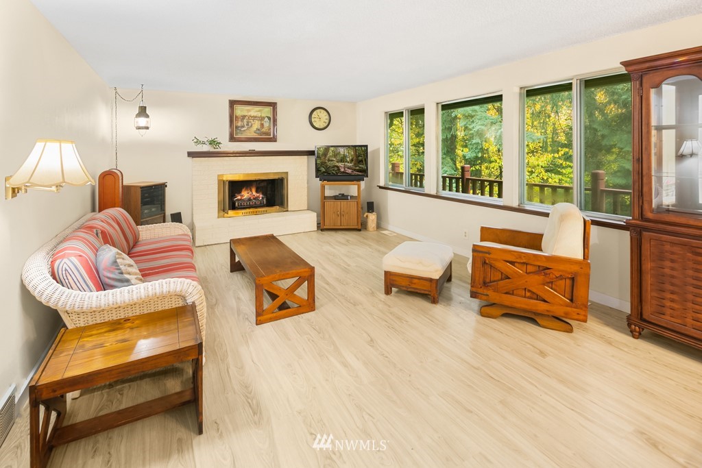 11709 Southwest Shawnee Road Vashon, WA 98070 - Photo 7 of 36 Gallery Image 7