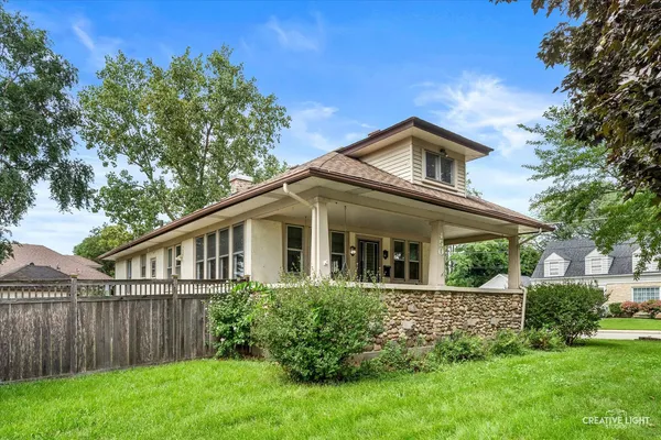 $300,000 | 450 Arlington Avenue, Elgin, IL 60120