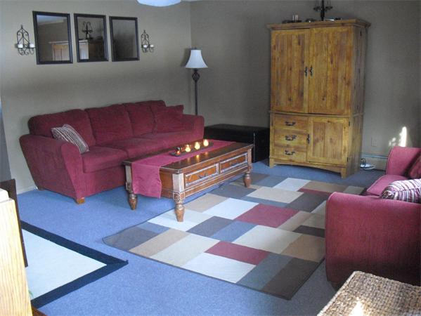 9 Manor Court, Unit 9 Springfield, MA 01118 - Photo 1 of 1 a living room with furniture and a rug