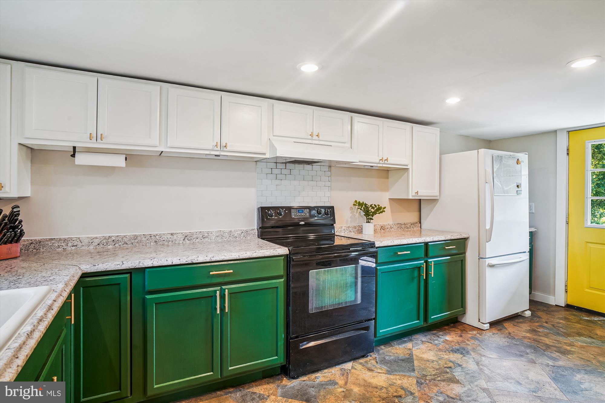 6230 Manor Woods Road Frederick, MD 21703 - Photo 11 of 35 a kitchen with cabinets a sink and appliances