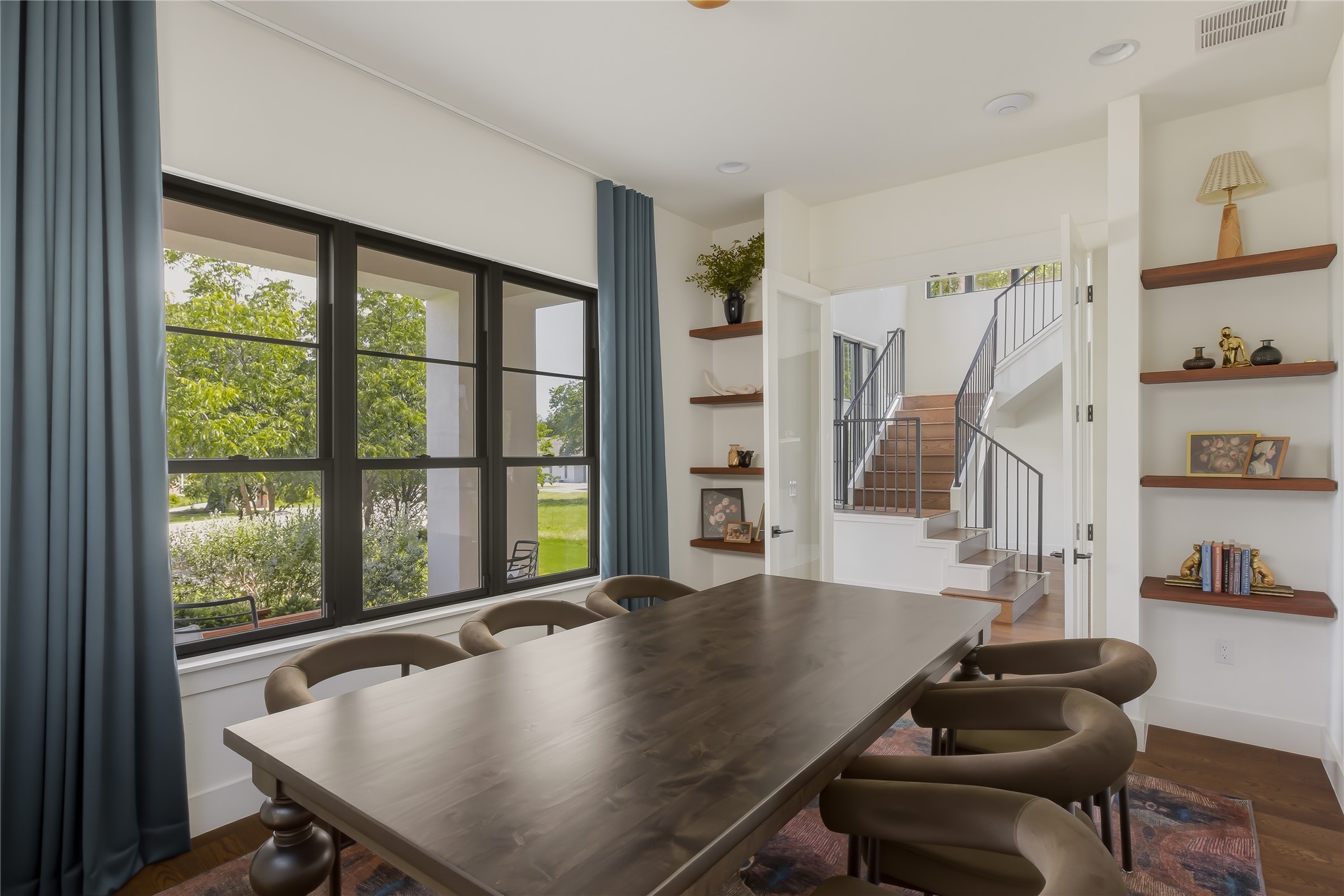 705 West 10th Street Georgetown, TX 78626 - Photo 3 of 40
