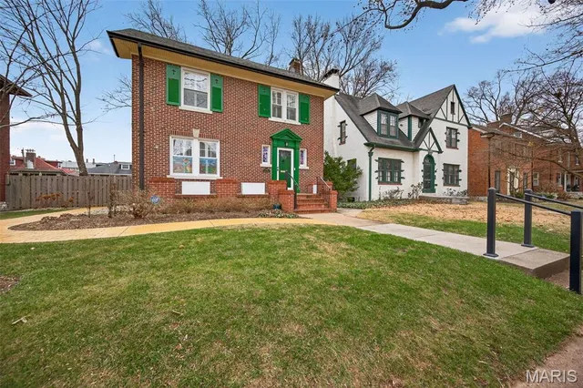 $439,900 | 6810 Pershing Avenue, University City, MO 63130