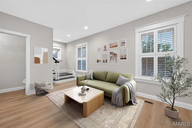 $439,900 | 6810 Pershing Avenue, University City, MO 63130