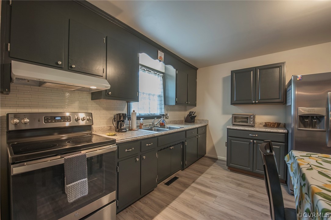 15501 Saddlebrook Road Chesterfield, VA 23838 - Photo 15 of 44 a kitchen with a sink stove and refrigerator