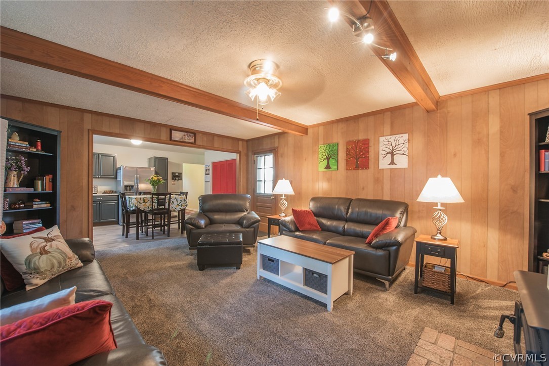 15501 Saddlebrook Road Chesterfield, VA 23838 - Photo 20 of 44 a living room with furniture and a lamp