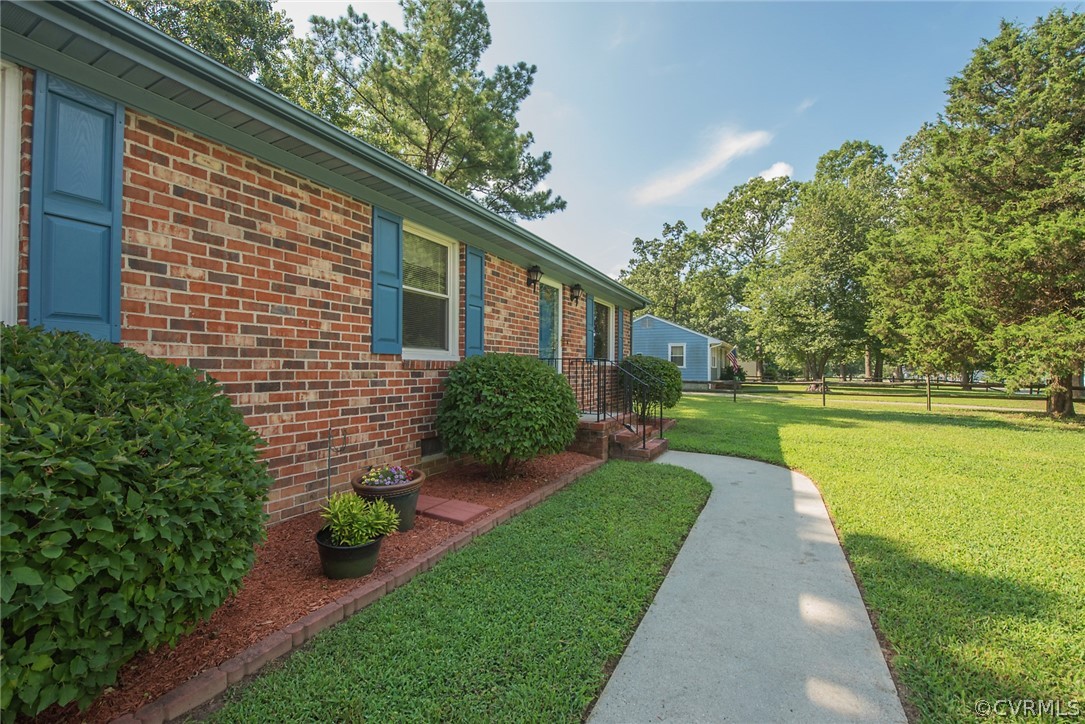 15501 Saddlebrook Road Chesterfield, VA 23838 - Photo 2 of 44 a front view of a house with garden