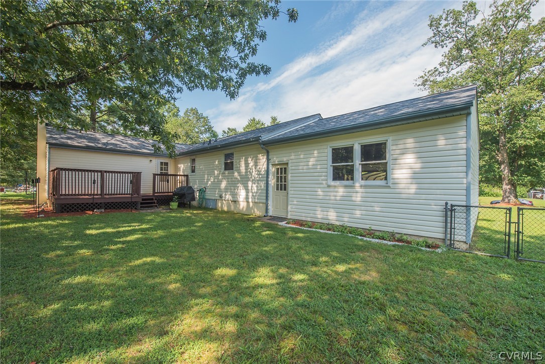 15501 Saddlebrook Road Chesterfield, VA 23838 - Photo 35 of 44 a front view of a house with a garden