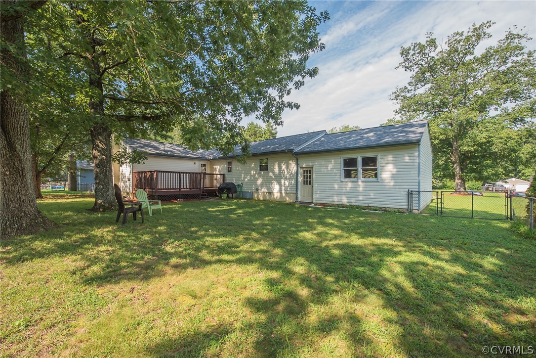 15501 Saddlebrook Road Chesterfield, VA 23838 - Photo 36 of 44 a front view of a house with a garden