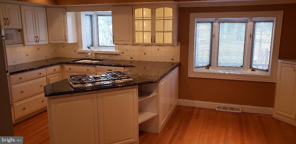 60 Sunshine Road Southampton, PA 18966 - Photo 3 of 54 Gallery Image 3
