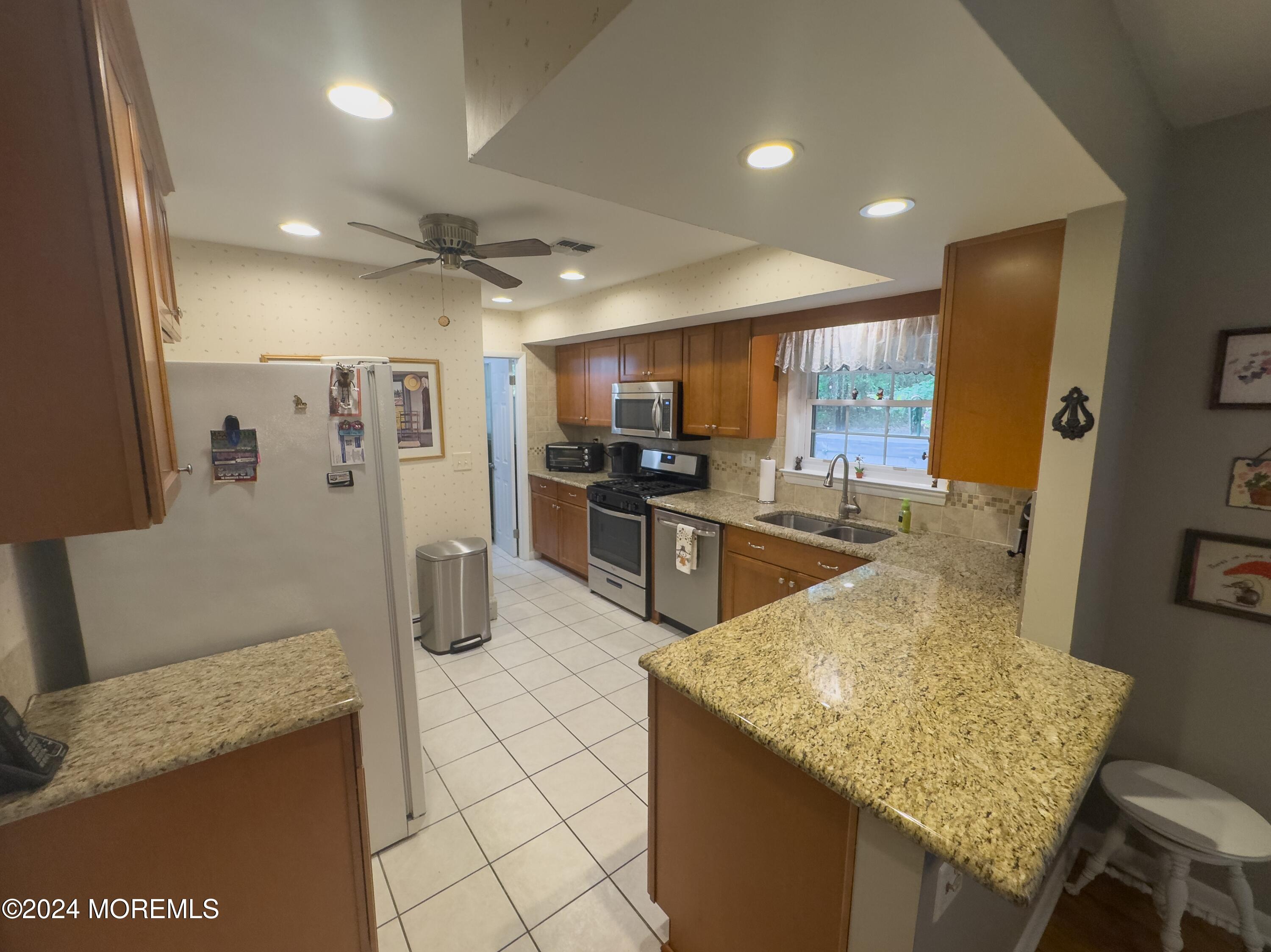 56 Toms River Road Jackson, NJ 08527 - Photo 22 of 58 56 Toms River Kitchen View