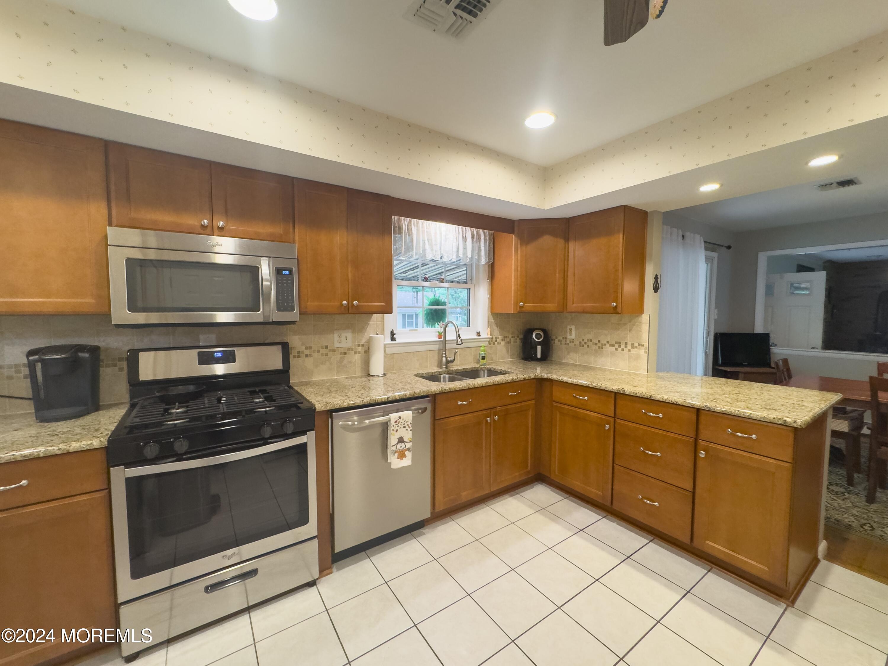 56 Toms River Road Jackson, NJ 08527 - Photo 24 of 58 56 Toms River Kitchenview