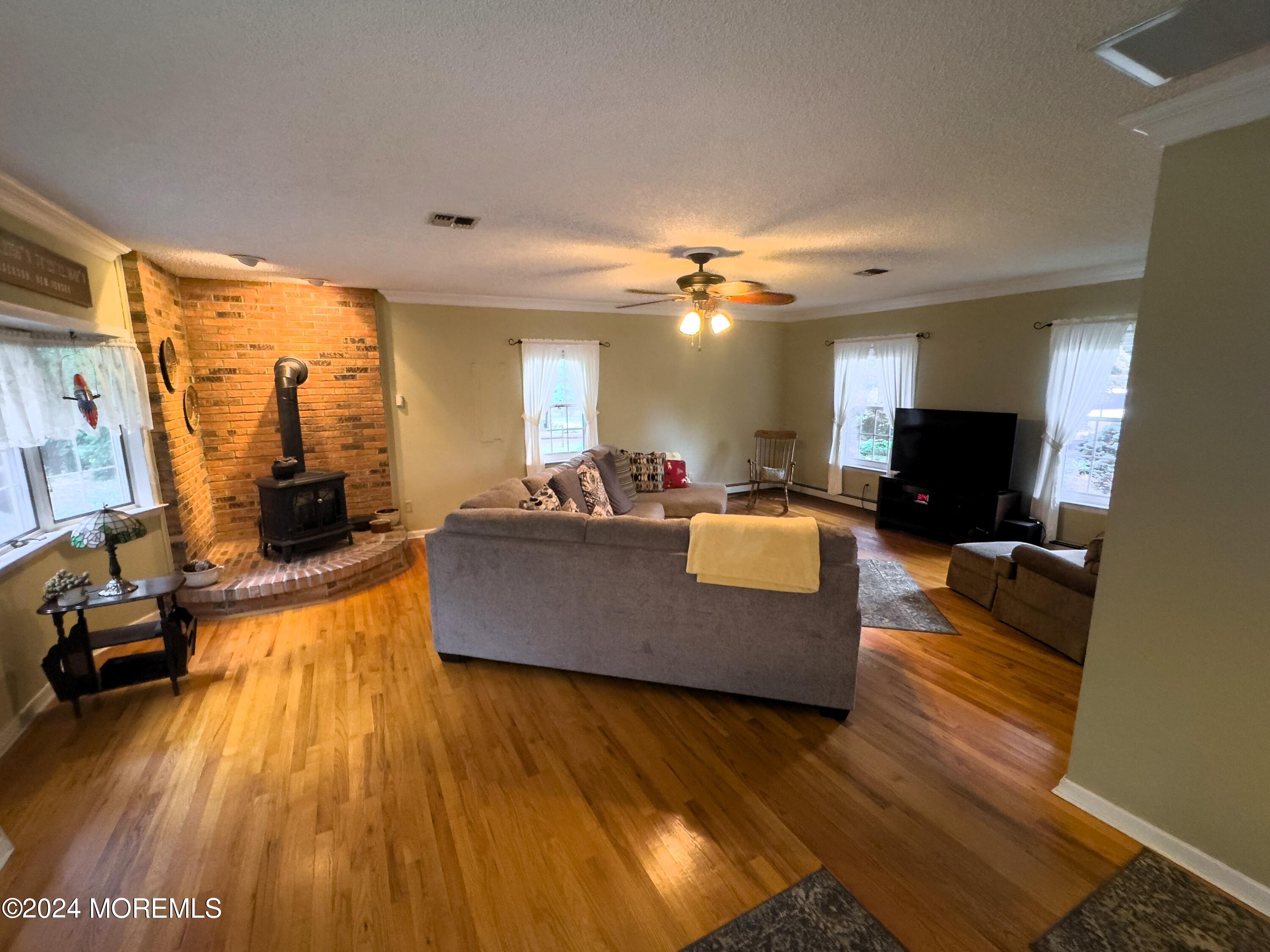 56 Toms River Road Jackson, NJ 08527 - Photo 32 of 58 56 Toms River Family Room