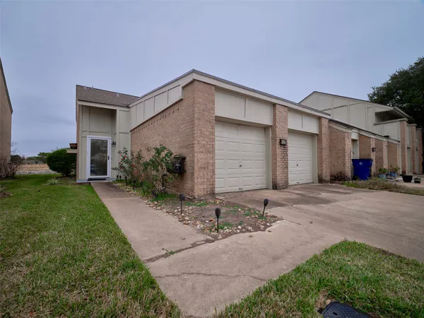 $184,900 | 1817 Veranda Drive, West Columbia, TX 77486