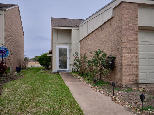 $184,900 | 1817 Veranda Drive, West Columbia, TX 77486