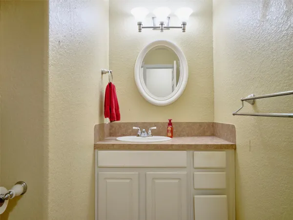 $184,900 | 1817 Veranda Drive, West Columbia, TX 77486