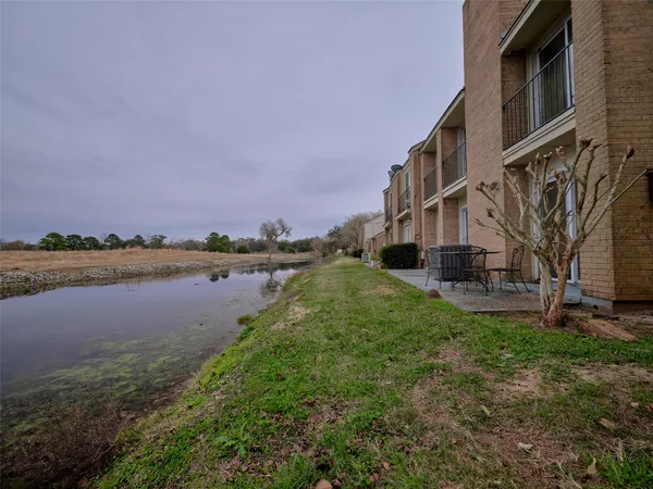 $184,900 | 1817 Veranda Drive, West Columbia, TX 77486