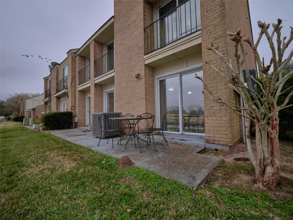 $184,900 | 1817 Veranda Drive, West Columbia, TX 77486