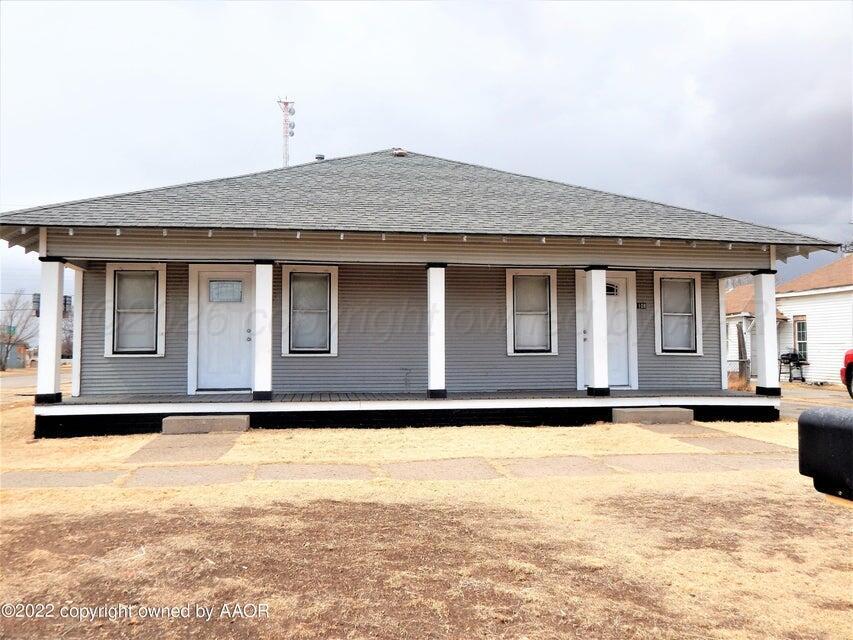 1108 South Lincoln Street Amarillo, TX 79101 - Photo 2 of 25 a front view of a house with yard