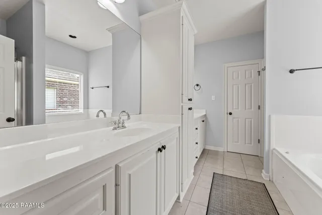 $1,900 | 2934 Nicholson Lake Drive, Baton Rouge, LA 70810