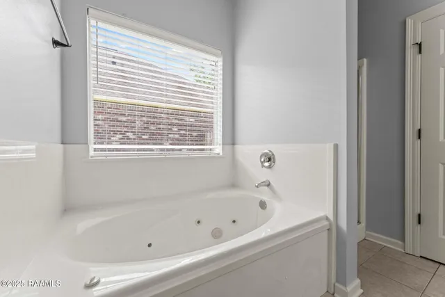 $1,900 | 2934 Nicholson Lake Drive, Baton Rouge, LA 70810