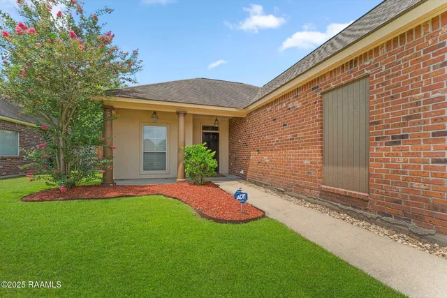 $1,900 | 2934 Nicholson Lake Drive, Baton Rouge, LA 70810