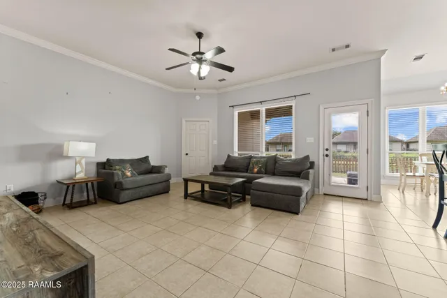 $1,900 | 2934 Nicholson Lake Drive, Baton Rouge, LA 70810