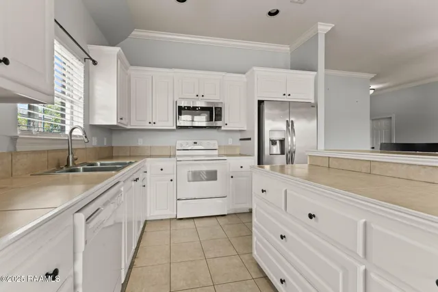 $1,900 | 2934 Nicholson Lake Drive, Baton Rouge, LA 70810