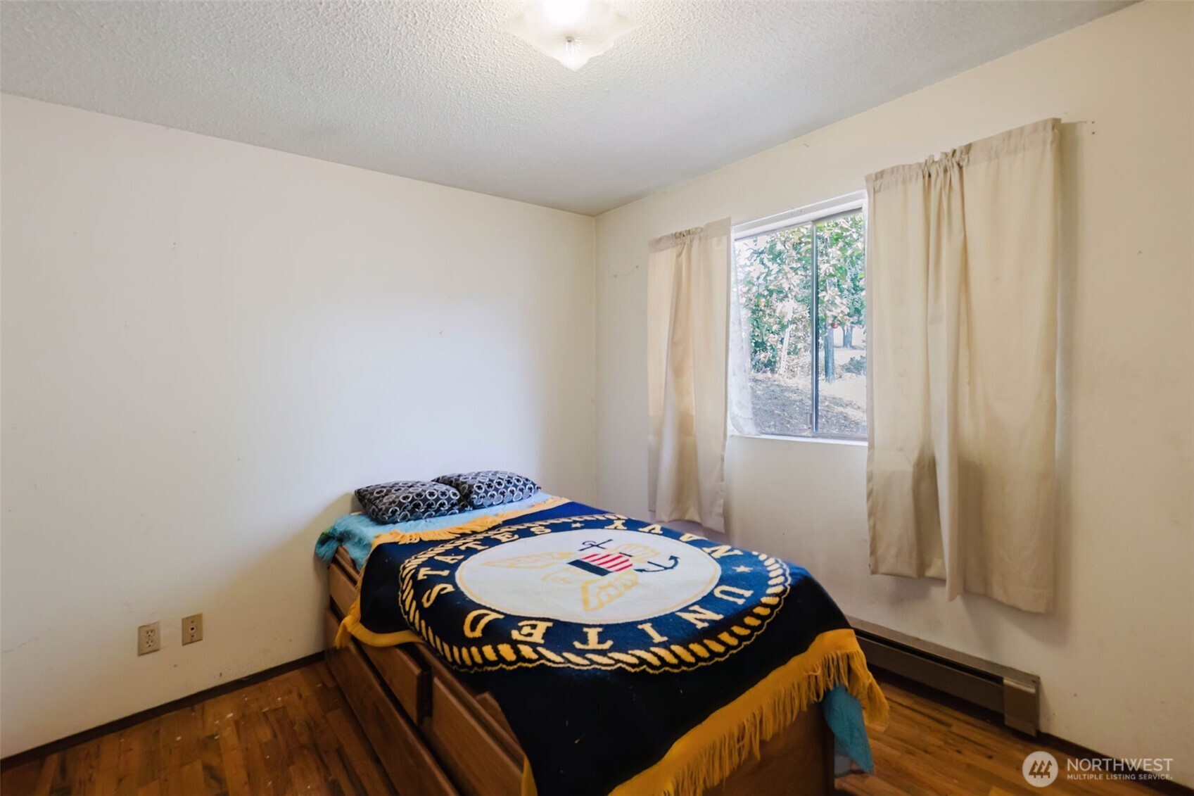 567 Juniper Street Bremerton, WA 98310 - Photo 11 of 37 a view of a livingroom with furniture