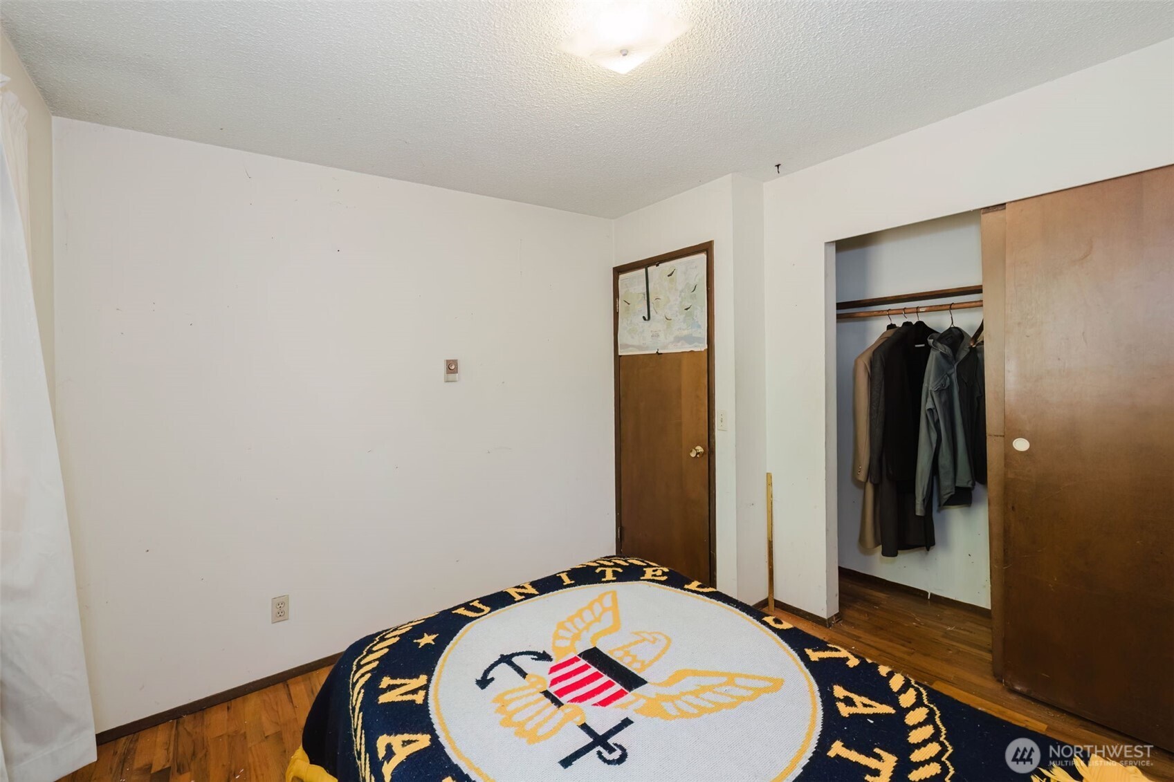 567 Juniper Street Bremerton, WA 98310 - Photo 12 of 37 a view of bathroom