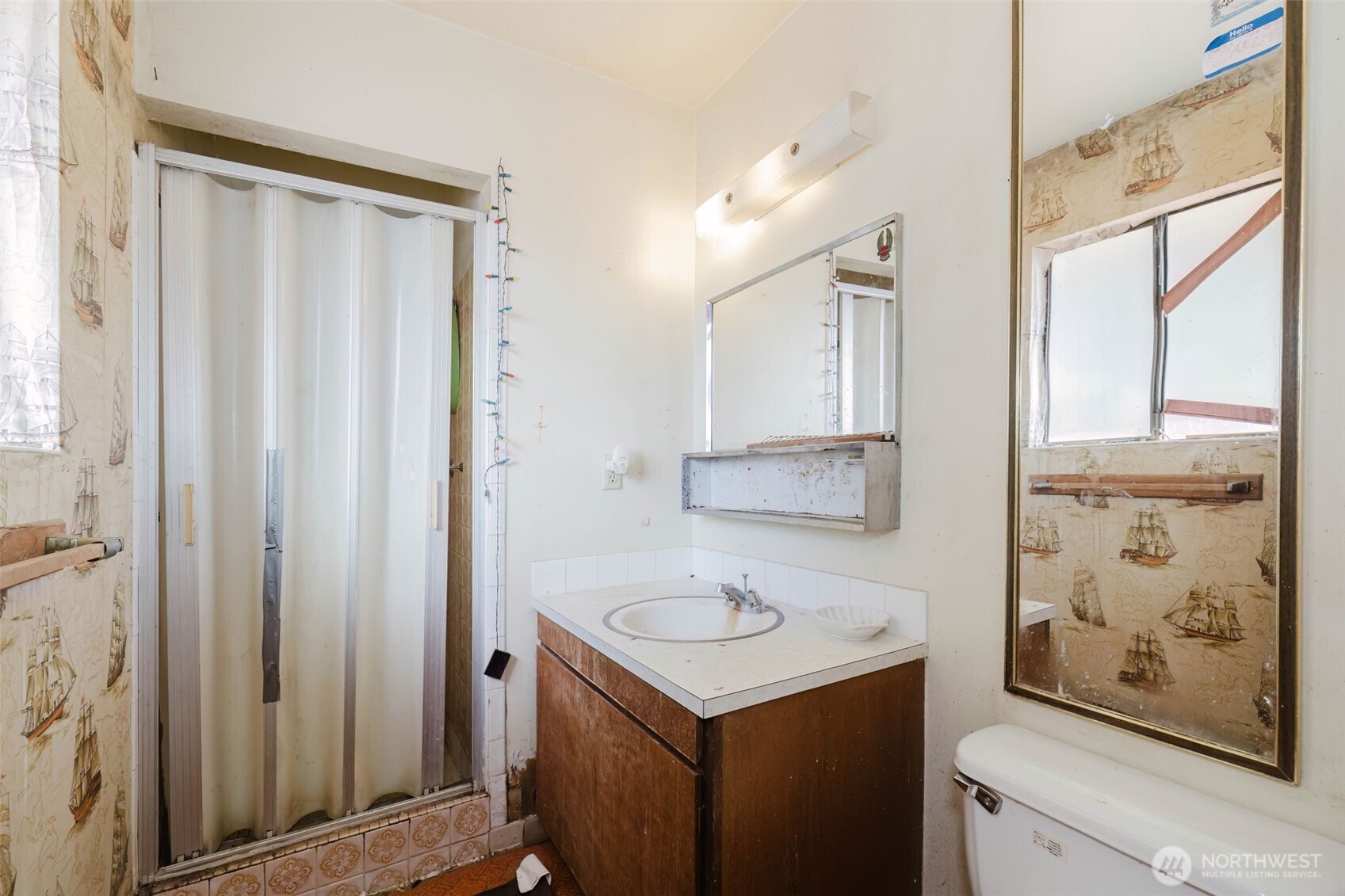 567 Juniper Street Bremerton, WA 98310 - Photo 16 of 37 a bathroom with a sink toilet and shower