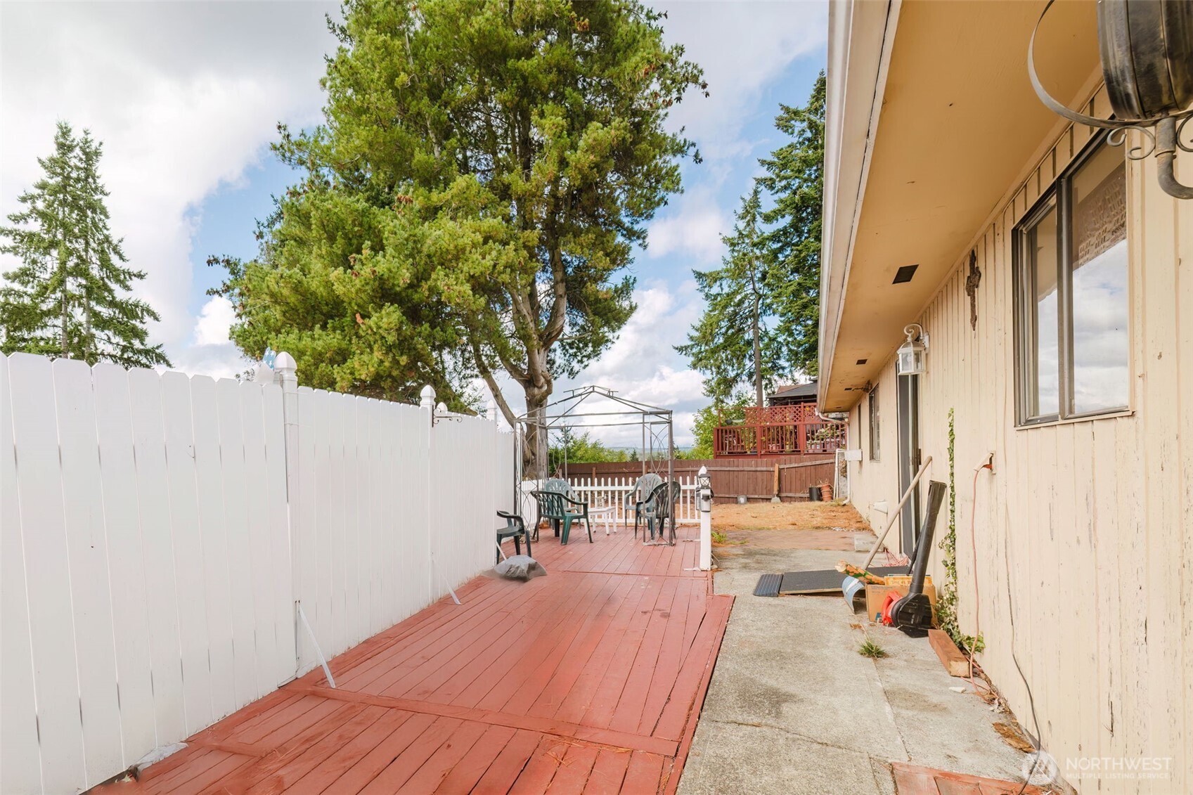 567 Juniper Street Bremerton, WA 98310 - Photo 22 of 37 a outdoor space with patio area