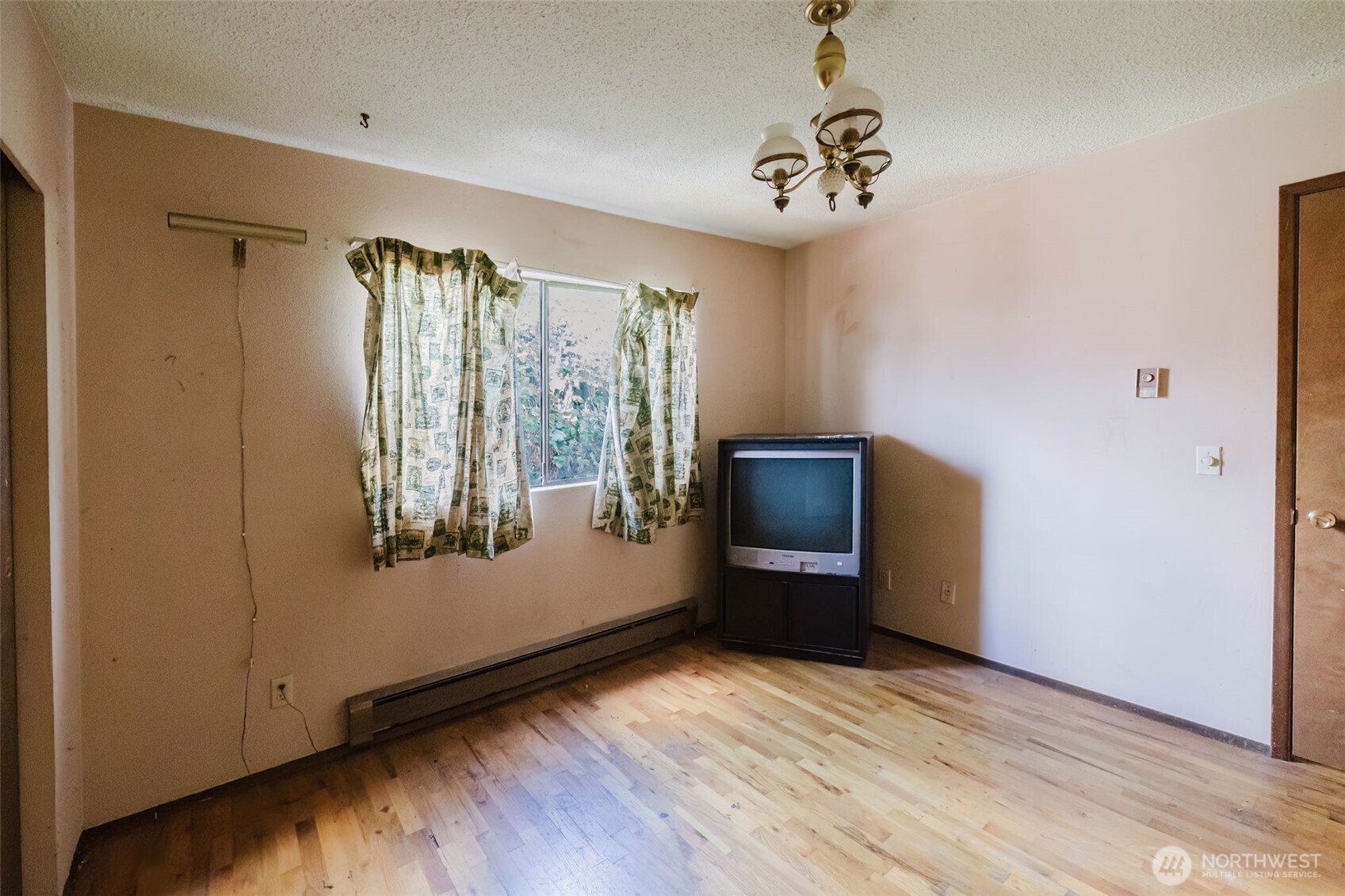 567 Juniper Street Bremerton, WA 98310 - Photo 10 of 37 a view of empty room with wooden floor and fan
