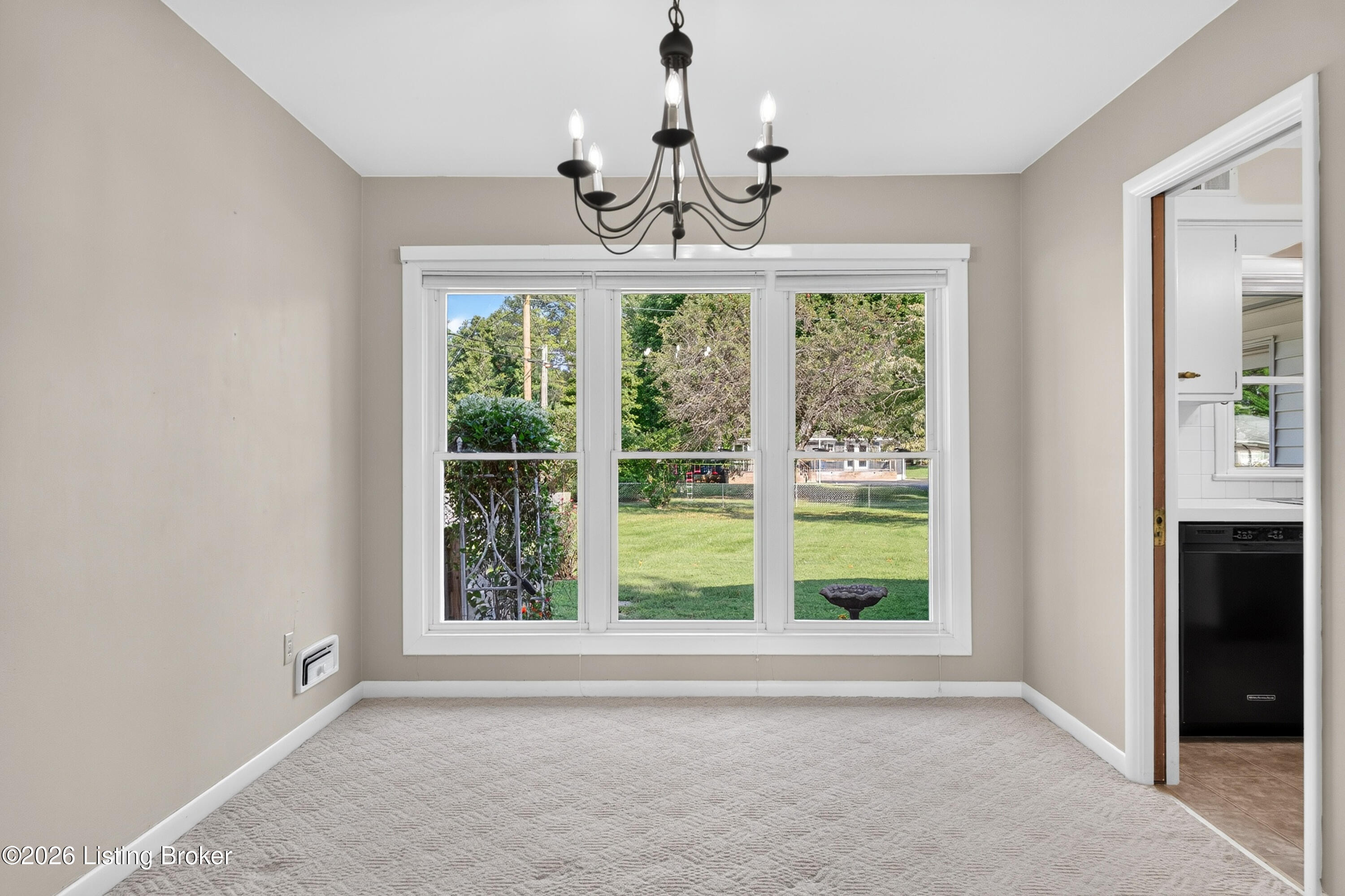 7203 Boxwood Road Louisville, KY 40222 - Photo 23 of 56 Dining room