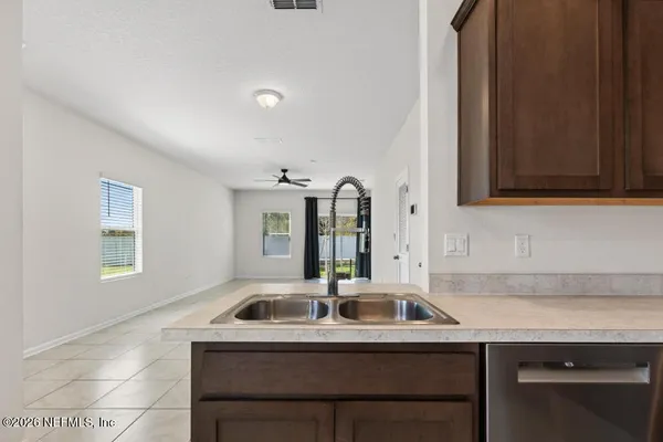 $1,750 | 909 Capitol Parkway, Jacksonville, FL 32218