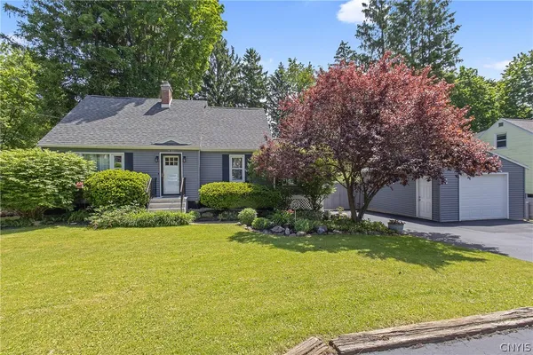 $299,900 | 208 McClennan Drive, Fayetteville, NY 13066