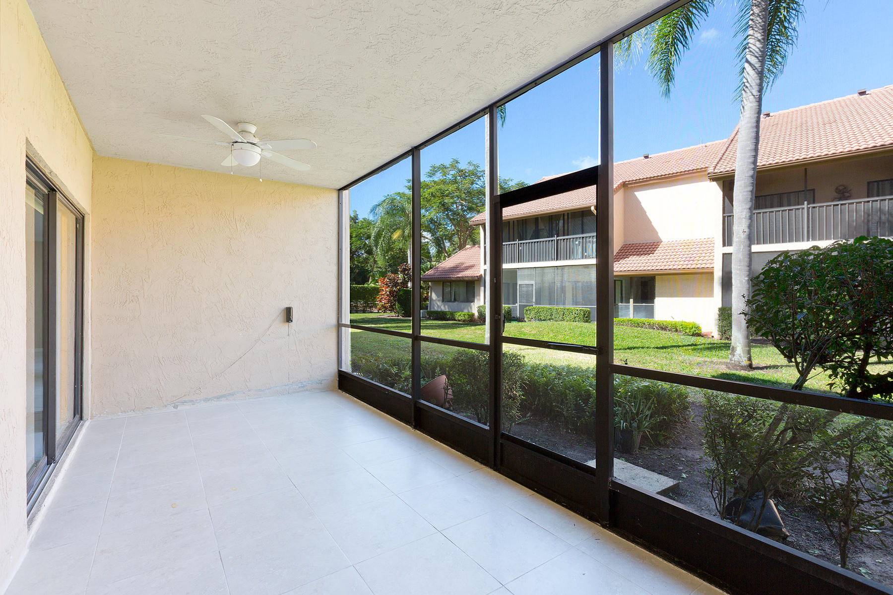 5520 Coach House Circle, Unit B Boca Raton, FL 33486 - Photo 13 of 32 15_Patio_2
