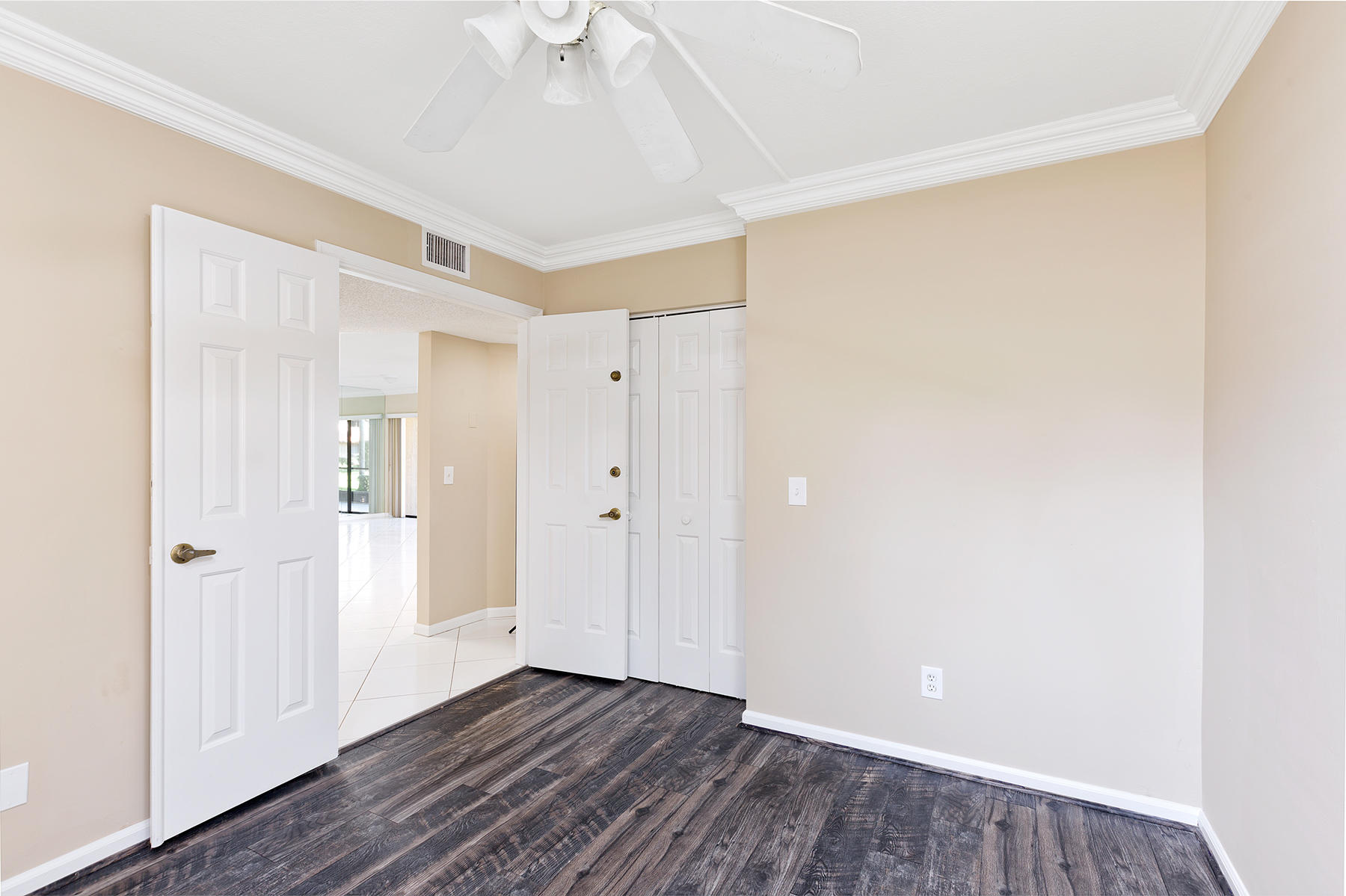 5520 Coach House Circle, Unit B Boca Raton, FL 33486 - Photo 21 of 32 17_Bedroom2_2
